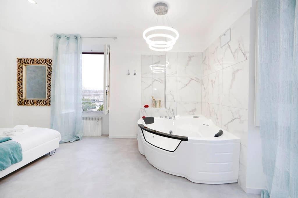 White Panoramic Jacuzzi Suite Trastevere - Top Collection Rom Eksteriør billede