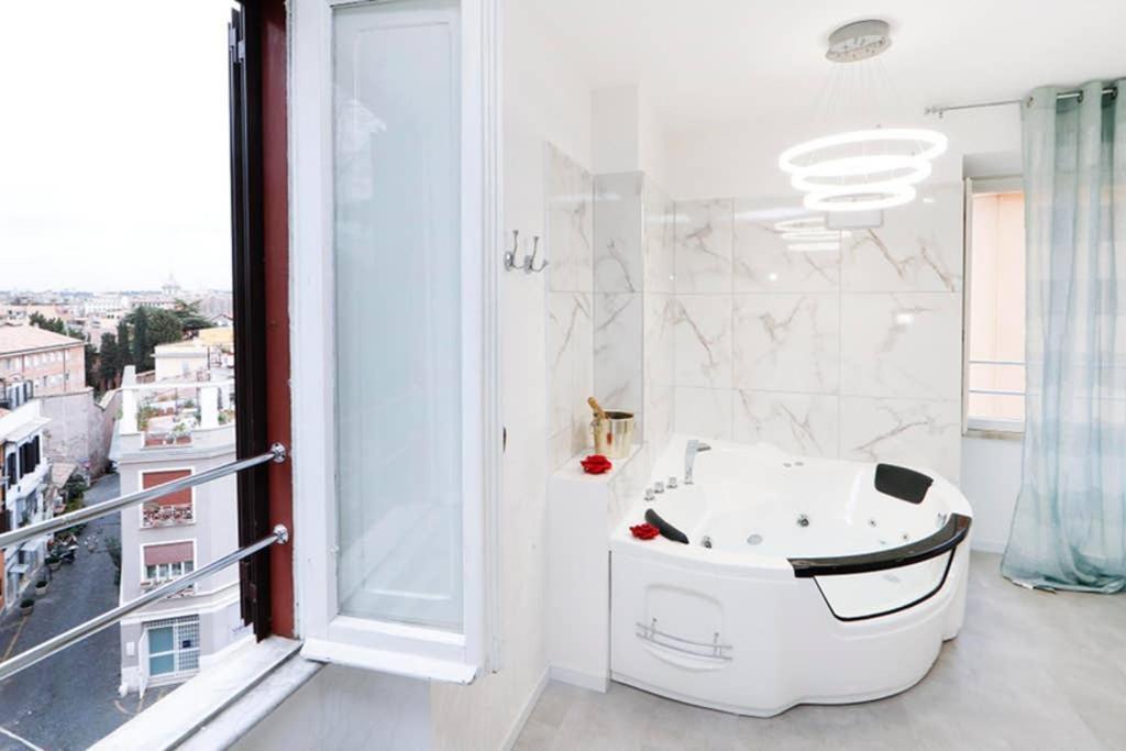 White Panoramic Jacuzzi Suite Trastevere - Top Collection Rom Eksteriør billede